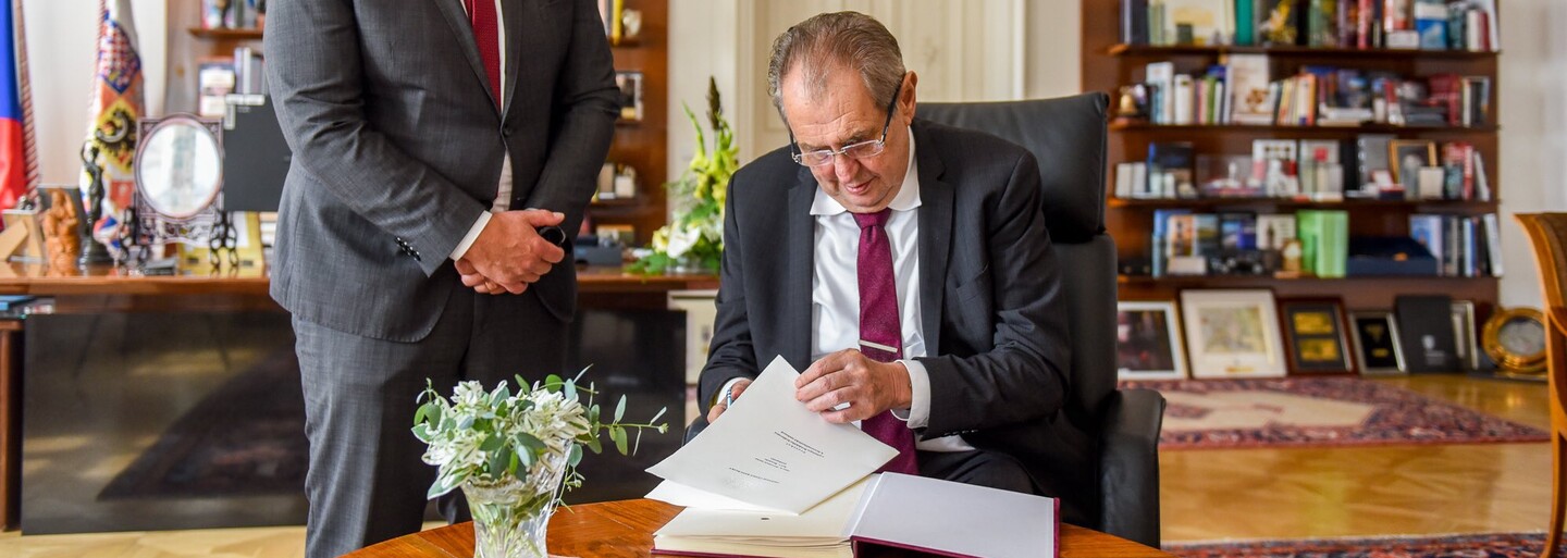 Prezident Zeman podepsal vstup Finska a Švédska do NATO