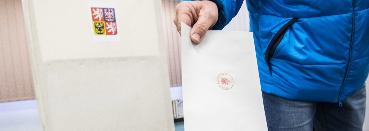 Prezidentské volby začaly. Po Češích v karanténě volí ti v zahraničí