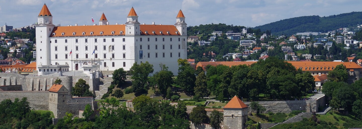 Pri bratislavskej hlavnej stanici sa zlomila koľajnica, vlaky meškajú kvôli odklonu