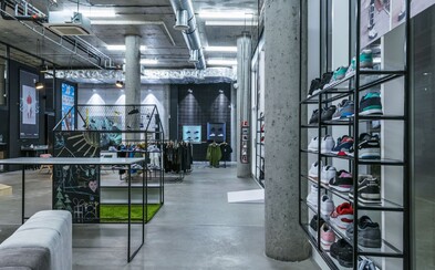 Pri príležitosti prvého výročia bratislavskej pobočky Footshopu ťa pozývame na unikátnu akciu, na ktorej vystúpi Kontrafakt Pri príležitosti prvého výročia bratislavskej pobočky Footshopu ťa pozývame na unikátnu akciu, na ktorej vystúpi Kontrafakt
