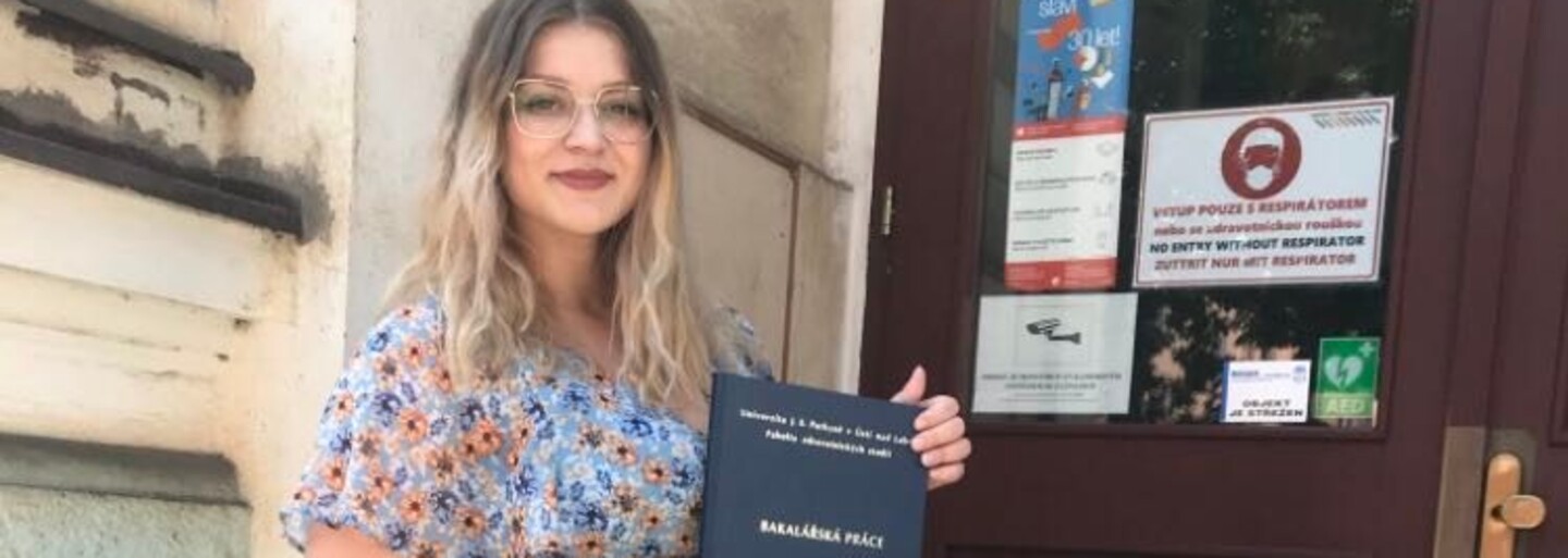 Při první menstruaci dostávají Romky facku, říká porodní asistentka Linda. Chce změnit sexuální výchovu na školách