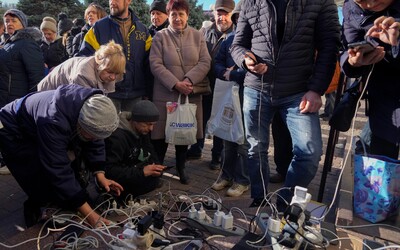 Pri ruských útokoch prišli o život najmenej traja ľudia, bez elektriny je veľká časť Ukrajiny aj Moldavska