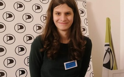 Při změně pohlaví musíte podstoupit spoustu ponižujících vyšetření, říká šéfka Mladého pirátstva Georgia Hejduková (Rozhovor)