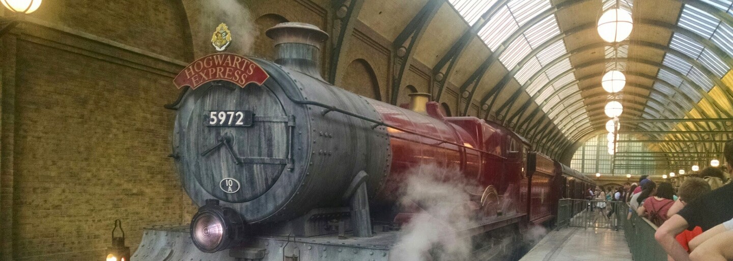 Príbeh Harryho Pottera môže skrývať nečakaný zvrat. Skalní fanúšikovia prišli s teóriou, podľa ktorej sú Ron a Dumbledore tým istým človekom