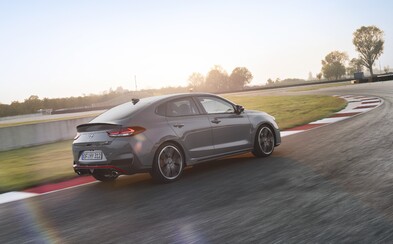 Přichází kladivo na Octavii RS. Famózní Hyundai i30 N útočí ve stylovém balení Přichází kladivo na Octavii RS. Famózní Hyundai i30 N útočí ve stylovém balení