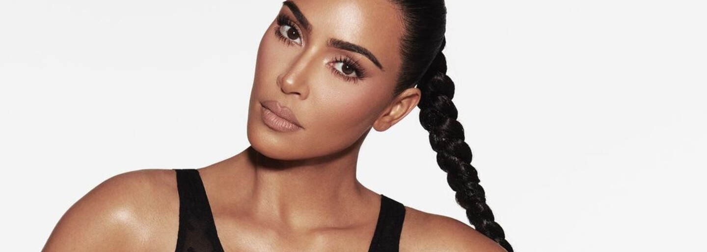 Priesvitná bielizeň aj luxusná páperová bunda. Kim Kardashian predstavila spoluprácu s módnym domom Fendi