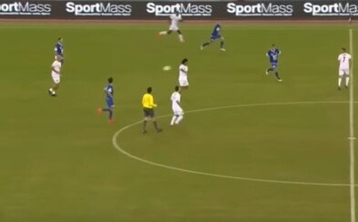 Prihrávka chrbtom či obrovský prehľad v hre. Ronaldinho opäť ukázal, že je najlepší kúzelník s loptou Prihrávka chrbtom či obrovský prehľad v hre. Ronaldinho opäť ukázal, že je najlepší kúzelník s loptou