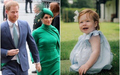 Princ Harry a Meghan zverejnili fotografiu svojej dcéry Lilibet. Oslávila prvé narodeniny