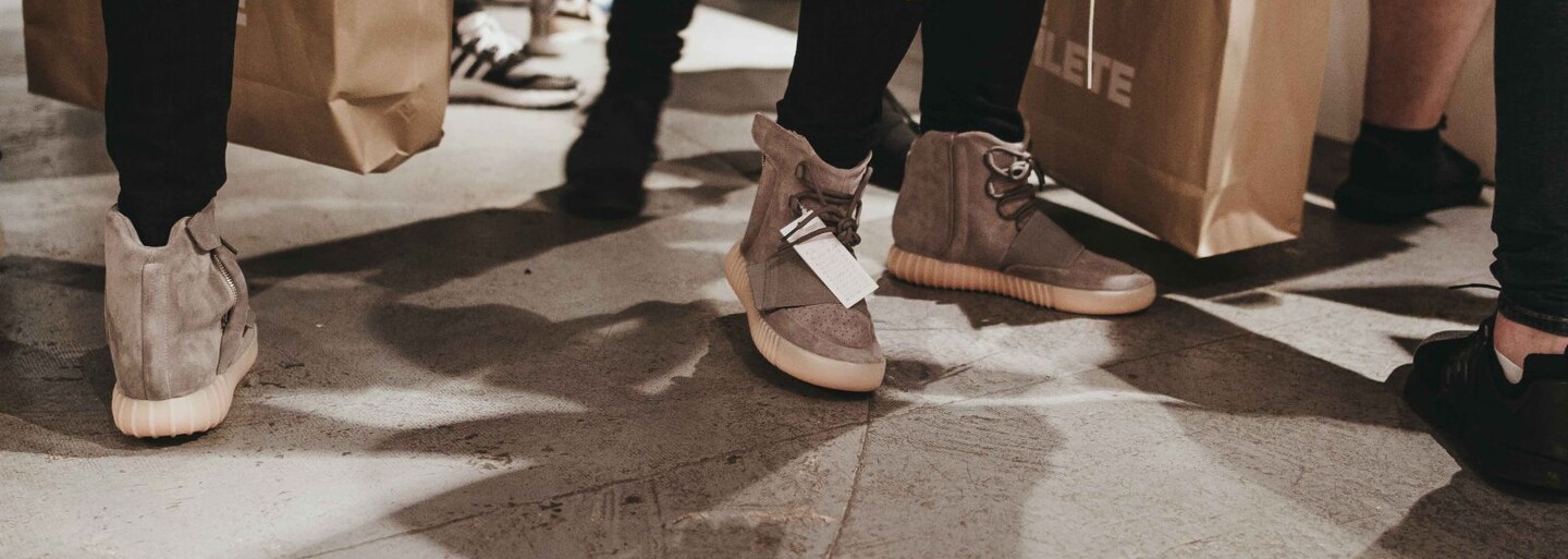 Připomeň si atmosféru releasu Yeezy Boost 750 ve Footshopu prostřednictvím našeho videa