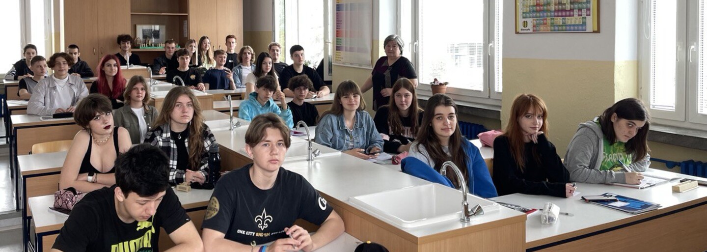 Přísné známkování produkuje méně ambiciózní žáky, tvrdí studie