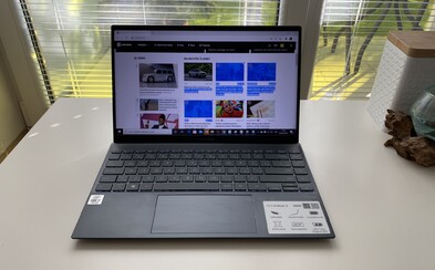 Přivítej ten nejlepší počítač pro každého studenta. Neváží ani 1,2 kg a stojí méně než 25 tisíc korun (Recenze) Přivítej ten nejlepší počítač pro každého studenta. Neváží ani 1,2 kg a stojí méně než 25 tisíc korun (Recenze)