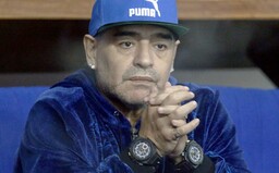 Prodejte zlaté stropy, když vám jde o chudé děti! Po smrti Maradony vyšel najevo příběh z jeho návštěvy Jana Pavla II.