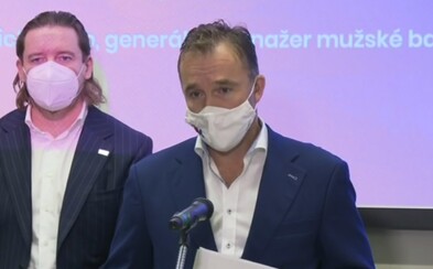 Profesionální sportovní soutěže by měly začít o víkendu. Fotbal v pátek, hokej snad v neděli Profesionální sportovní soutěže by měly začít o víkendu. Fotbal v pátek, hokej snad v neděli
