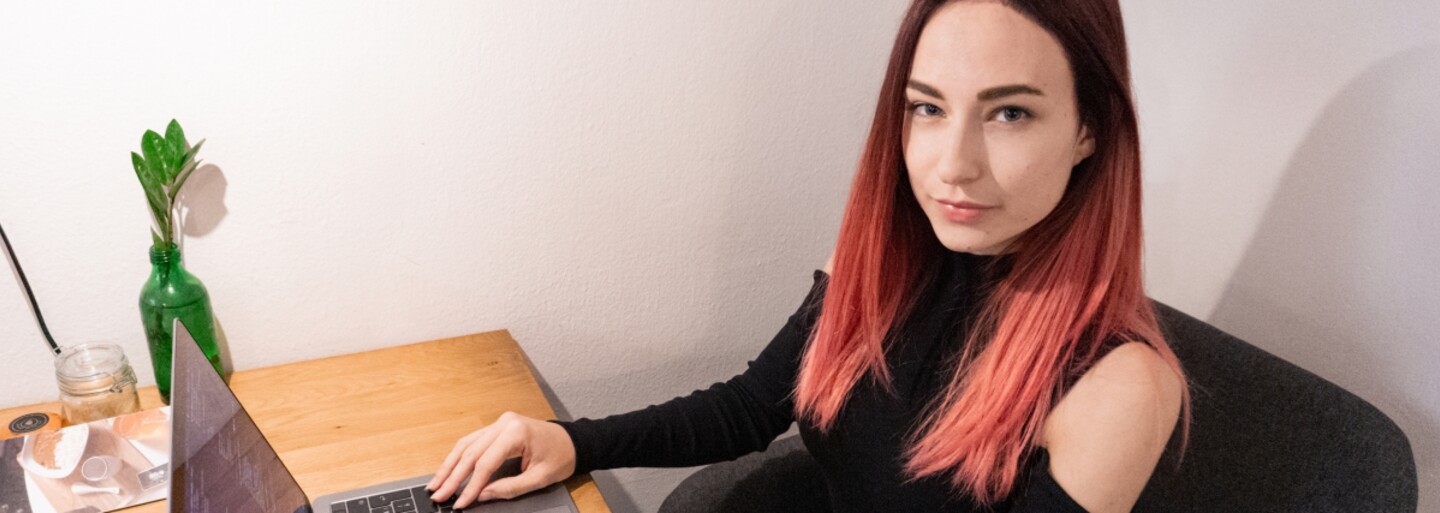 Programátorka Ivana: Většina lidí si představuje programátora jako neupraveného kluka. Já jim do této normy nesedím (Rozhovor)