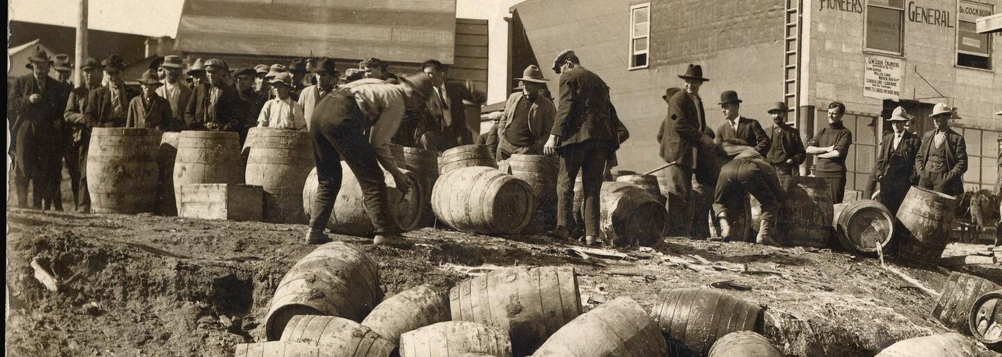 Prohibícia v USA: Al Capone vystlal svoj cestu na vrchol 50-tisíc mŕtvolami a všadeprítomnou korupciou