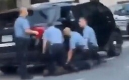 Až 40 let za mřížemi: Čtyři policisté, kteří zatýkali George Floyda, si vyslechli svá obvinění
