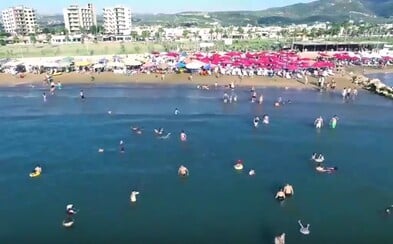 Propagačné video sýrskej vlády sa snaží pritiahnuť do krajiny viac turistov. Idylické pláže však zatieňuje vojna Propagačné video sýrskej vlády sa snaží pritiahnuť do krajiny viac turistov. Idylické pláže však zatieňuje vojna