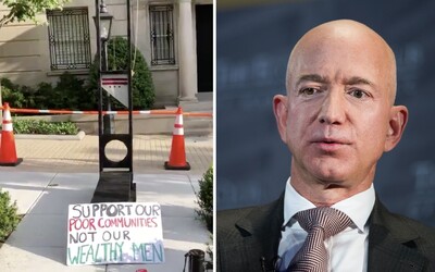 Protestující dali před dům miliardáře Jeffa Bezose gilotinu. Podpořte chudé, ne boháče, křičeli