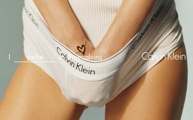 Provokativní kampaň Calvin Klein ukazuje, co všechno se dá dělat v kouscích známé značky. Tentokrát ale trochu odvážněji Provokativní kampaň Calvin Klein ukazuje, co všechno se dá dělat v kouscích známé značky. Tentokrát ale trochu odvážněji