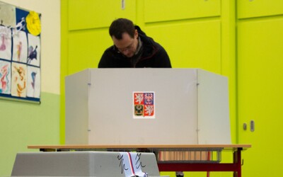 Prvé kolo prezidentských volieb v Česku pokračuje aj dnes, výsledky budú známe neskoro večer