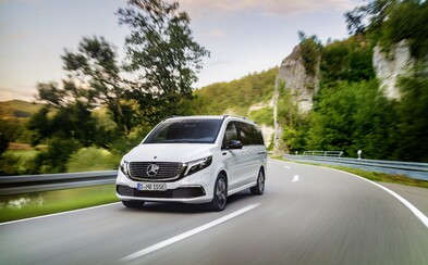 Prvý elektrický van je na svete. EQV má 8 miest, moderný interiér a dojazd 405 km Prvý elektrický van je na svete. EQV má 8 miest, moderný interiér a dojazd 405 km