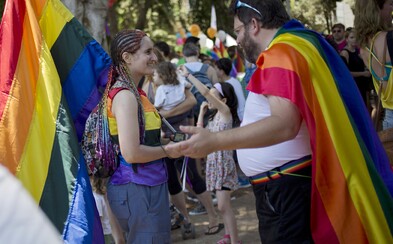 První LGBT Pride v Bosně doprovázelo více než 1000 policistů, konzervativní muslimové proti průvodu protestovali První LGBT Pride v Bosně doprovázelo více než 1000 policistů, konzervativní muslimové proti průvodu protestovali