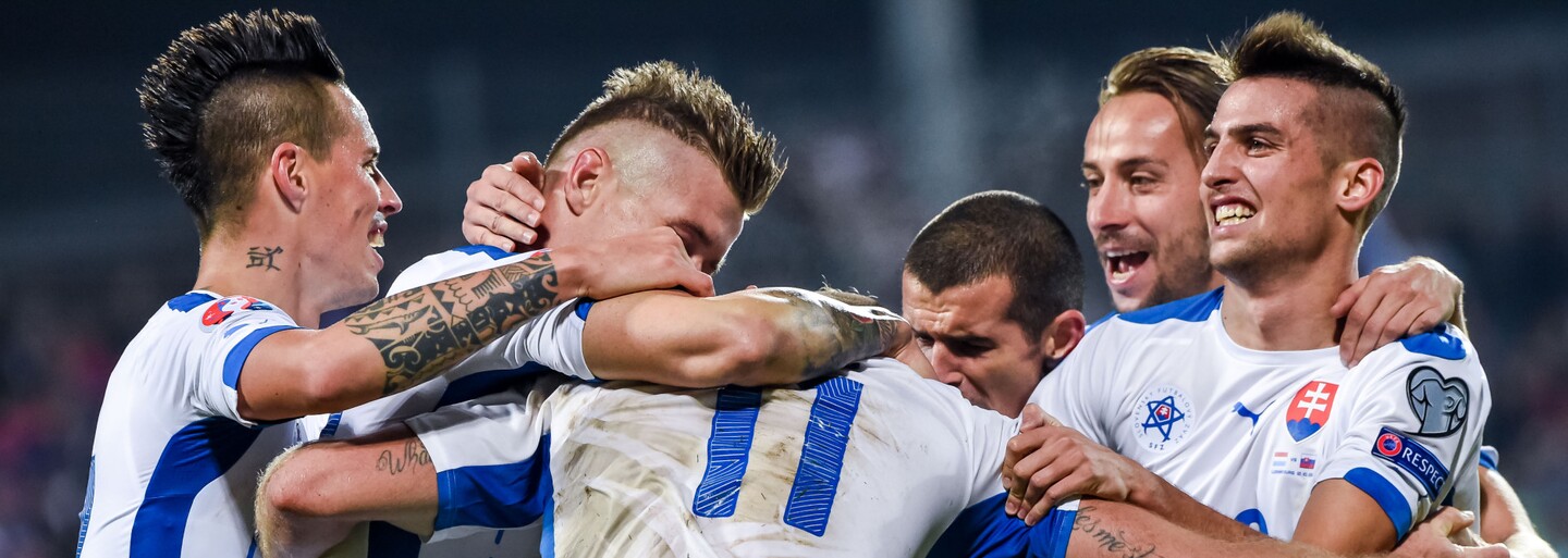 Prvý oficiálny tréning našich futbalových reprezentantov vo francúzskom Vichy sledovali tisícky divákov