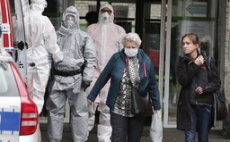 První případ úmrtí na onemocnění covid-19, kdy se pacient infikoval virem podruhé