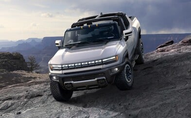 První vyrobený Hummer nové generace se prodal za neuvěřitelných 2,5 milionu dolarů První vyrobený Hummer nové generace se prodal za neuvěřitelných 2,5 milionu dolarů