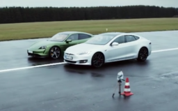 První vzájemný souboj ukazuje, proč se Tesla nemůže srovnávat s elektrickým Porsche