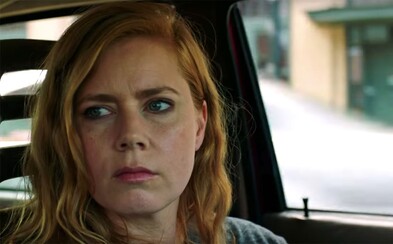 Psychicky krehká reportérka Amy Adams sa púšťa do reportáže o vraždách v mrazivej ukážke nového seriálu od HBO Psychicky krehká reportérka Amy Adams sa púšťa do reportáže o vraždách v mrazivej ukážke nového seriálu od HBO
