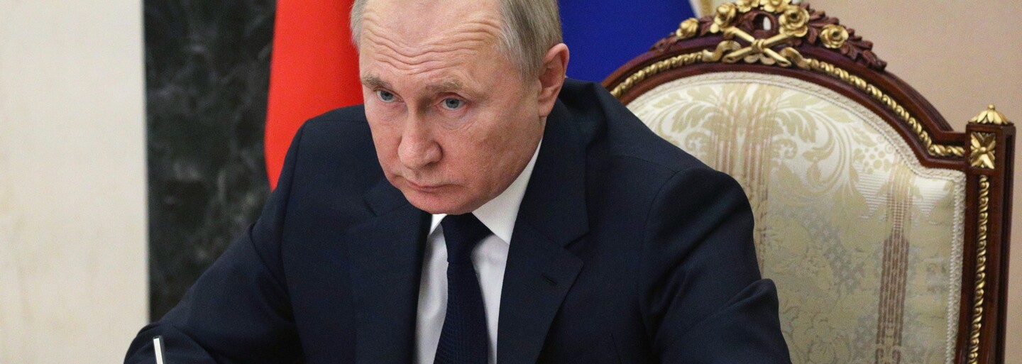 Putin pouze den poté, co jeho armáda zasáhla bytovku plnou civilistů, prohlásil, že se válka vyvíjí pro Rusko pozitivně