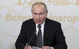 Putin schválil zákon, podľa ktorého môžu označiť novinárov za „zahraničných agentov“