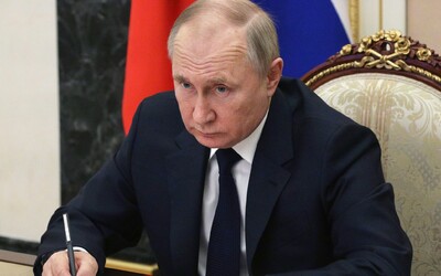 Putin „upadá do šialenstva“, čím výrazne stúpa riziko, že zaútočí jadrovými zbraňami, tvrdí oligarcha blízky Kremľu