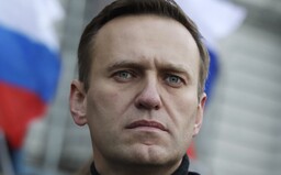Putinova kritika a lídra opozice údajně otrávili. Jeho stav je vážný, tvrdí mluvčí nemocnice