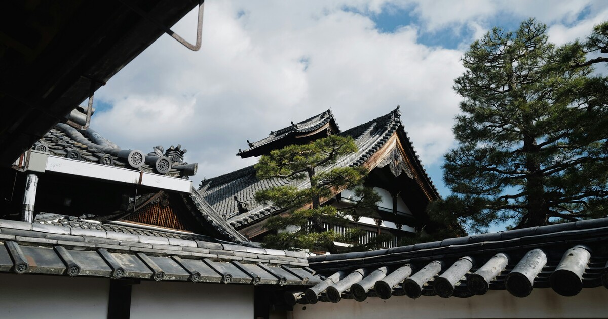 Japonsko zasáhlo silné zemětřesení. Hrozí sesuv půdy, domy se mohou zřítit