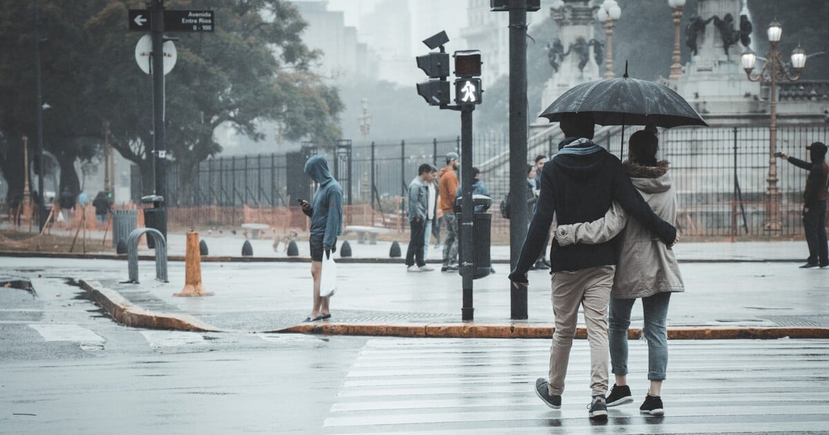 PŘEDPOVĚĎ: Česko zažije po dvacítkách studenou sprchu. Víme, kdy se vrátí teplo
