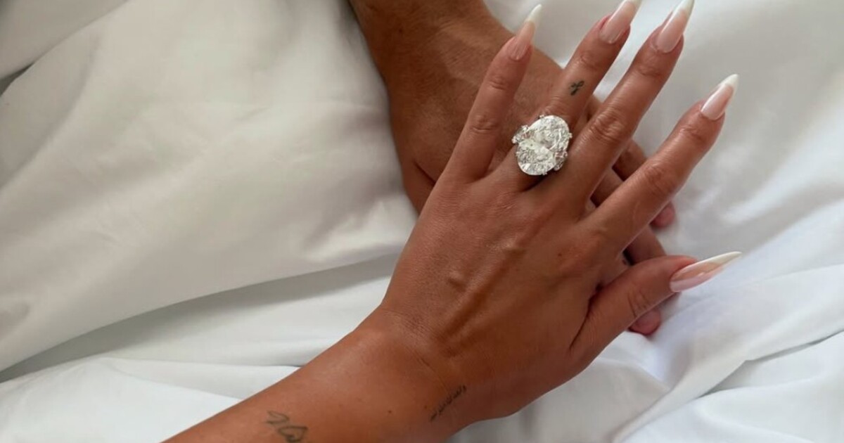 Cristiano Ronaldo požádal Georginu o ruku. Odborníci vyčíslili hodnotu zásnubního prstenu