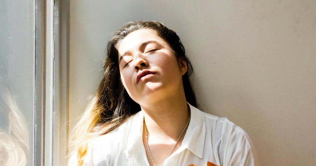 Čtvrtina lidí v Česku je vyčerpaná minimálně 5 dní v týdnu. Gen Z to řeší sportem i energeťáky