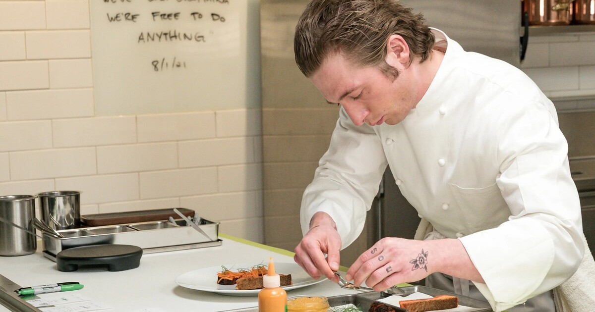 „Skvělá první investice je zaplatit si uklízečku.“ My mladým klukům radíme jinak: naučte se uklízet