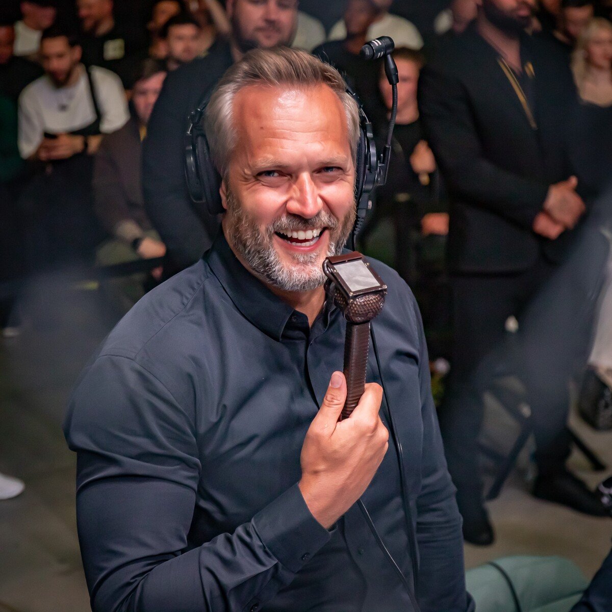 Ondřej Novotný počas zápasu Frederica Vosgröneho.