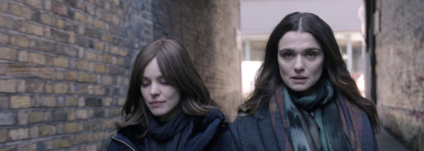 Rachel Weisz a Rachel McAdams sa vo filme Disobedience oddávajú vzájomnému sexuálnemu potešeniu plnému vášne a intímnosti