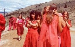 Radžníšpuram: Utopická komunita v čele s bohatým sexuálním guru, jehož sekretářka vedla válku proti úřadům USA