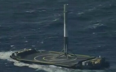Raketa Falcon 9 úspešne pristála na malej plošine uprostred oceána. Začína sa budúcnosť v letoch do kozmu? Raketa Falcon 9 úspešne pristála na malej plošine uprostred oceána. Začína sa budúcnosť v letoch do kozmu?