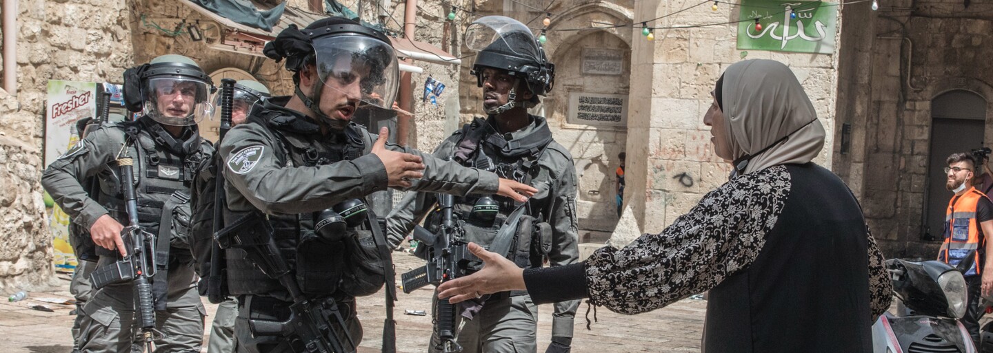 Raketové útoky, dvě desítky mrtvých a stovky raněných. Násilí mezi Izraelem a Palestinou opět eskaluje