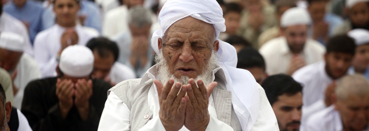 Ramadán začíná: Muslimové budou měsíc držet půst a obdarovávat chudé