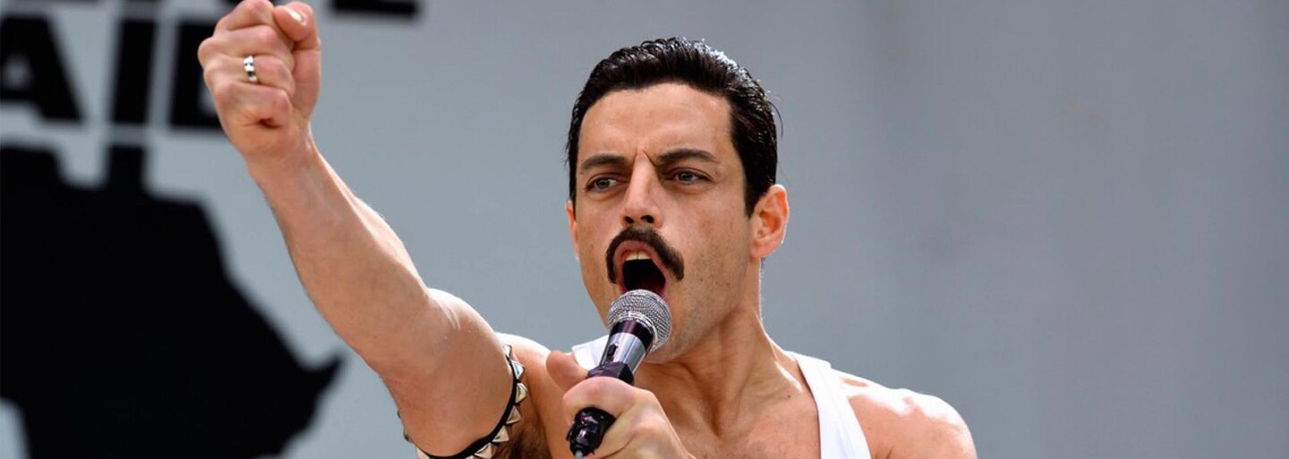 Rami Malek vám ako Freddie Mercury v novej ukážke z Bohemian Rhapsody ukáže, ako vznikal jeden z najväčších hitov skupiny Queen