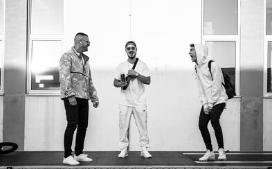 Rap a živé nástroje. Kombinácia drzosti a muzikálnosti Nerieš a Opoštáris Band ovládne Bratislavu Rap a živé nástroje. Kombinácia drzosti a muzikálnosti Nerieš a Opoštáris Band ovládne Bratislavu