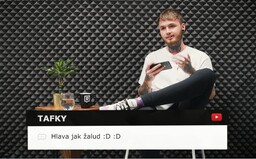 Raper EARTH čte komentáře pod svými videi na YouTube. Bere LSD? (Interhejty)