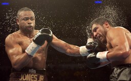 Rapové hity, 47 knockoutů a šampion 4 váhových kategorií. Toto je legendární Roy Jones Jr., soupeř Mikea Tysona